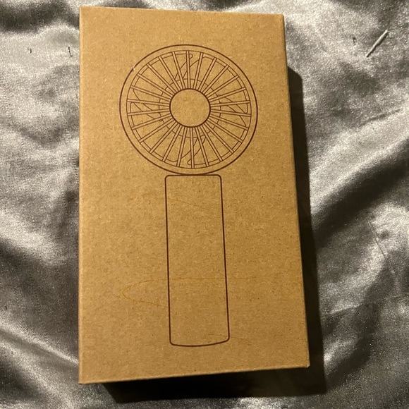 Compact White Handheld Fan - Picture 2 of 4